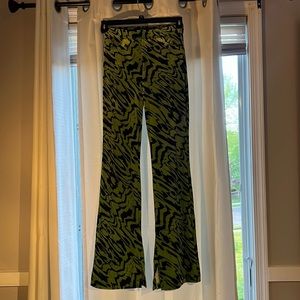 Size small, velvet green and navy Zara pants. Fit and flare.